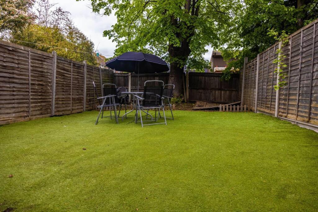 3 Bedrooms House-Sofabed-Parking-Bbqstove-Garden Londres Exterior foto