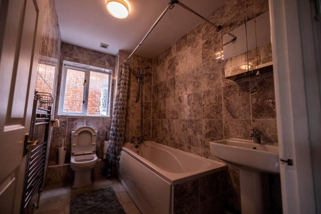 3 Bedrooms House-Sofabed-Parking-Bbqstove-Garden Londres Exterior foto