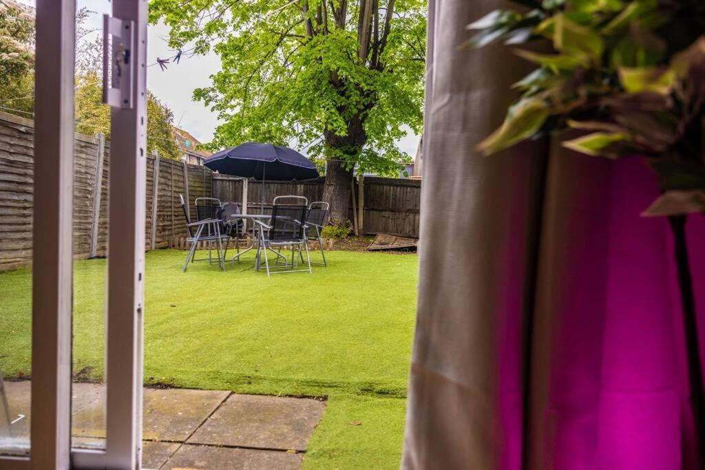 3 Bedrooms House-Sofabed-Parking-Bbqstove-Garden Londres Exterior foto